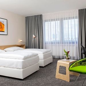 Zimmer mit Kingsize-Bett